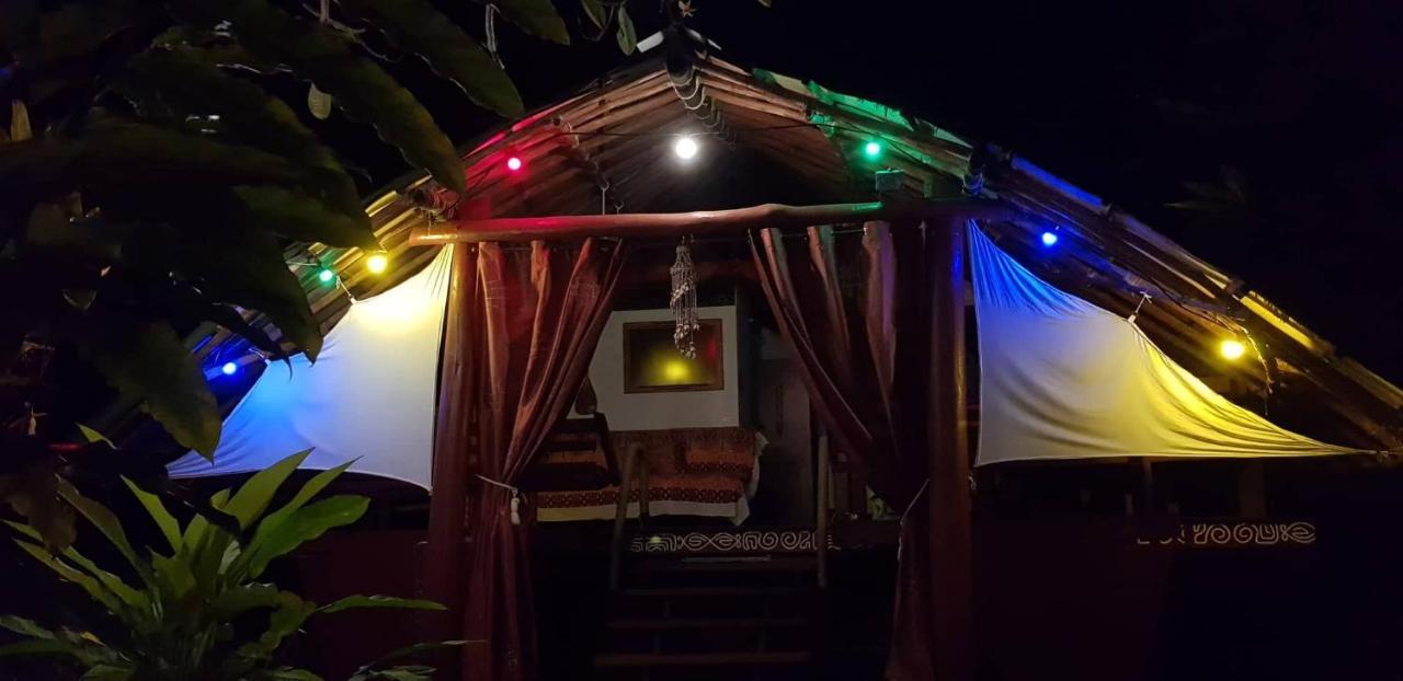 La Pirogue chez l'Happy qui chante Haapiti Extérieur photo